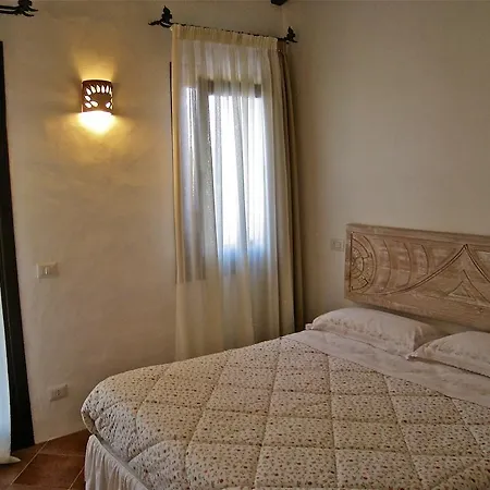 Le Tre Pietre Baja Sardinia