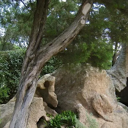 Le Tre Pietre Baja Sardinia