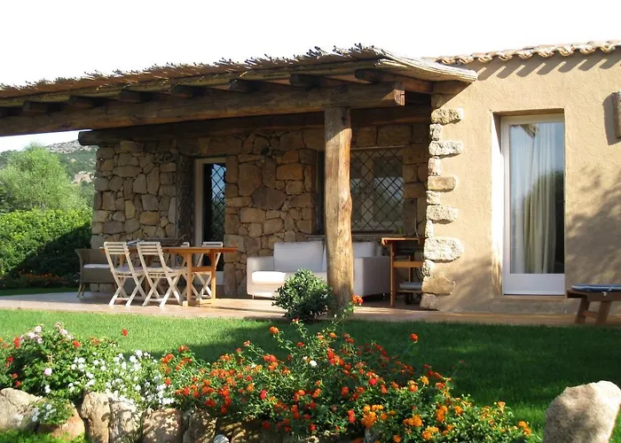 Vakantiehuis Le Tre Pietre Baja Sardinia